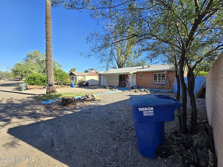 2252 E Grant Rd photo 2