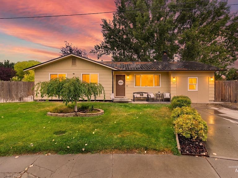 107 Birchwood Cir N photo 1