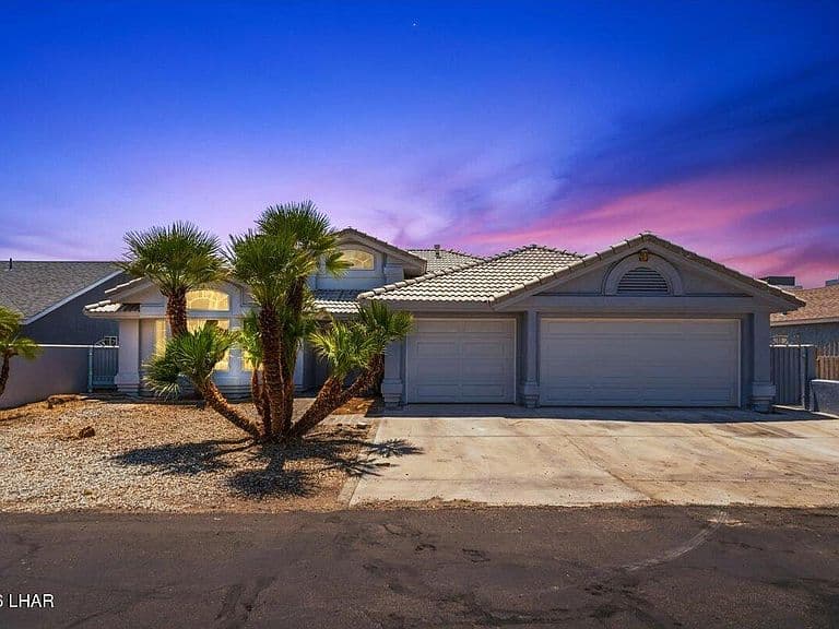 2555 Country Club Pl photo 1