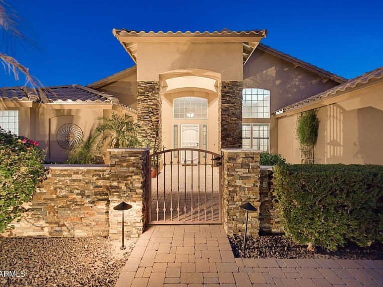 4613 W DESERT HOLLOW Drive photo 4