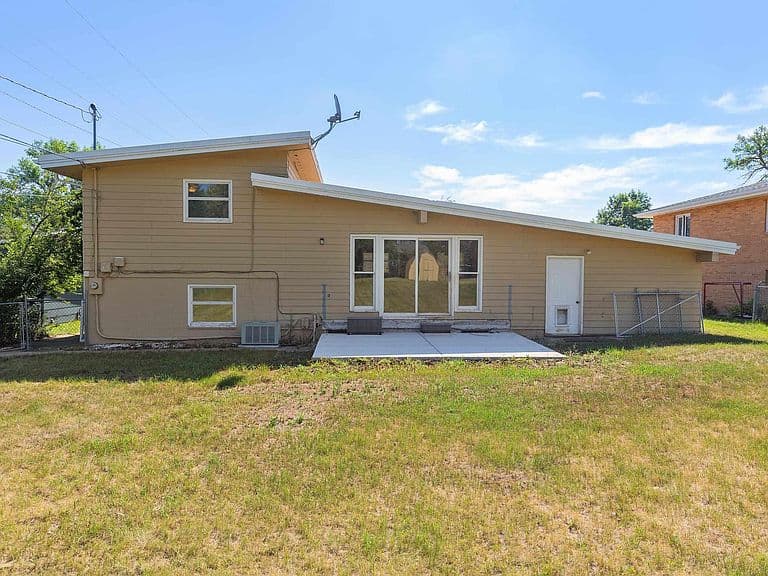 121 Pinedale Dr photo 3