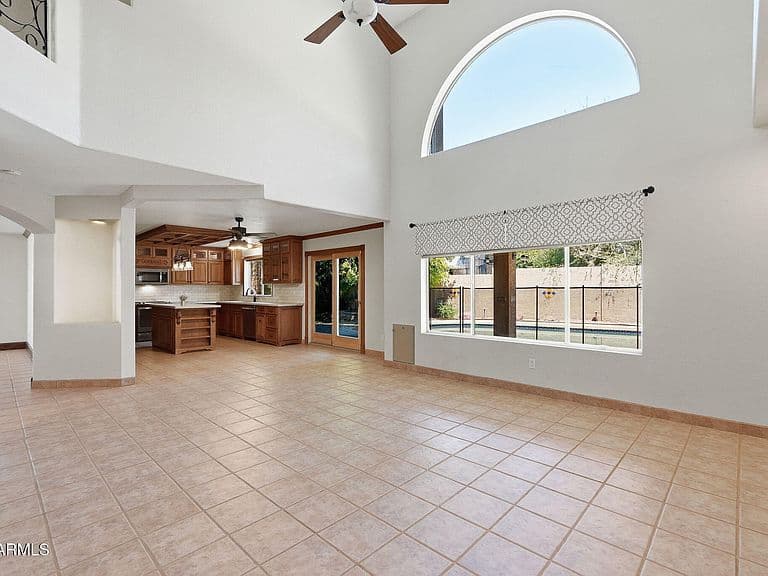 4658 E KELLY Drive photo 4