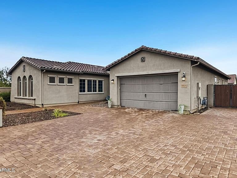 1928 E LA COSTA Drive photo 2