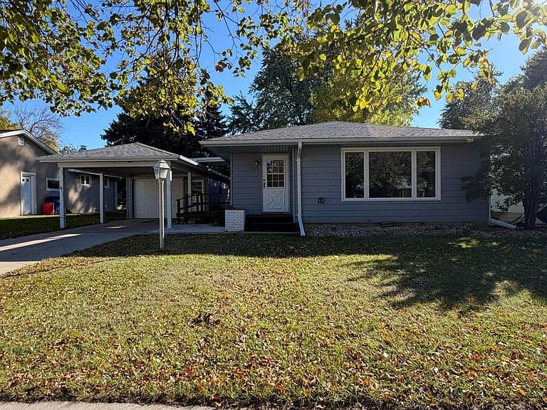 1319 Palmer Pl photo 2