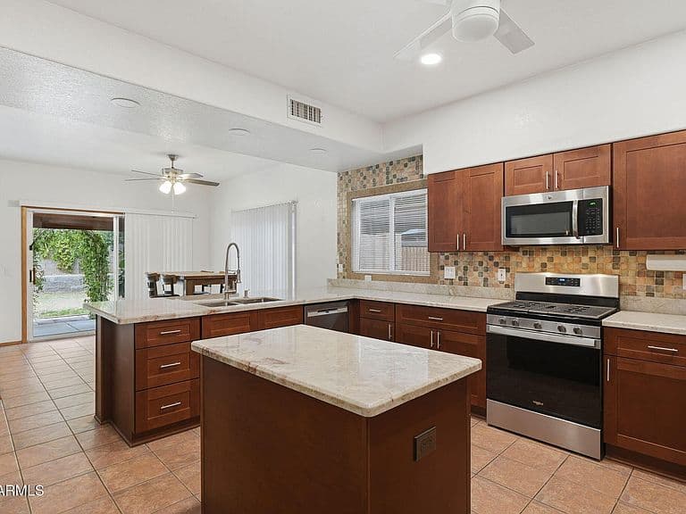 7326 W PERSHING Avenue photo 3