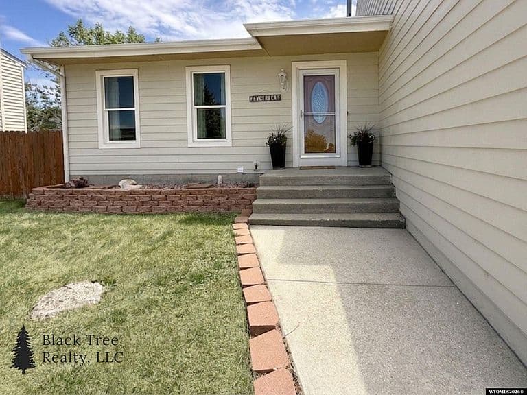4421 S Ash St photo 3