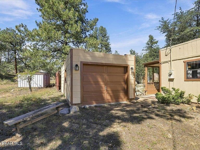 1544 W Thumb Butte Rd photo 5