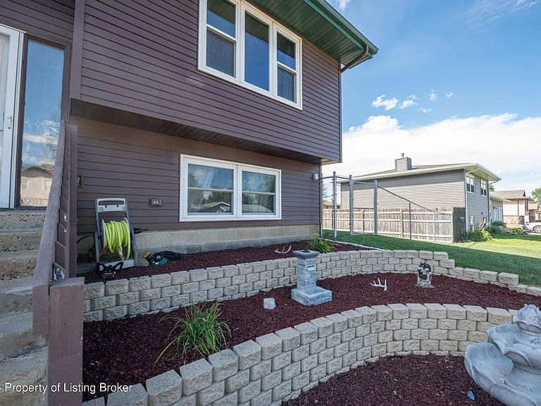 660 5th Ave SW photo 3