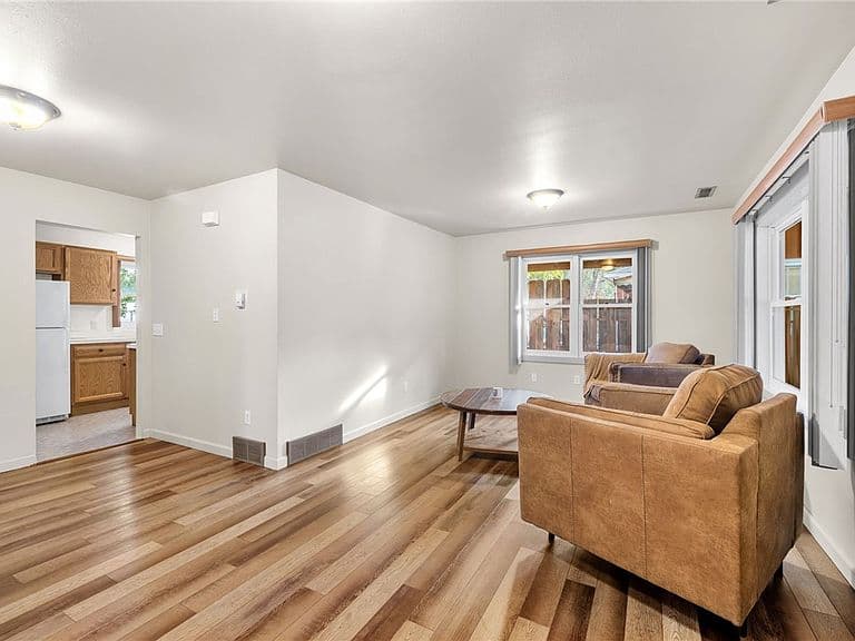 4147 Buchanan Ave photo 4