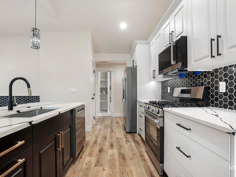 304 Van Buren St photo 5