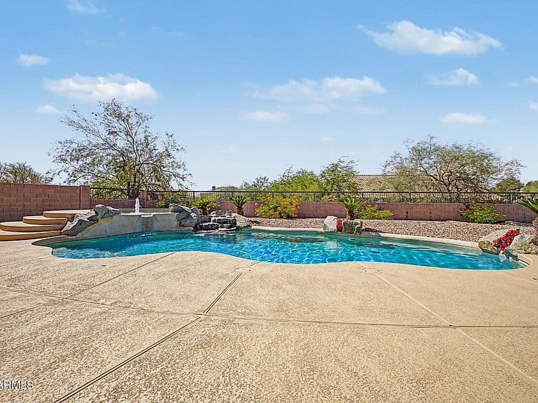 7926 E SADDLEBACK Circle photo 2
