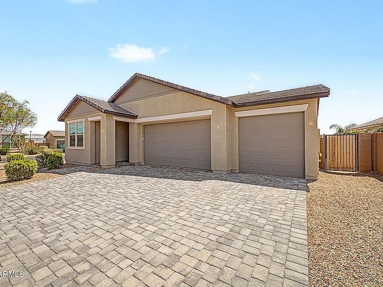 1235 E VEKOL Street photo 2