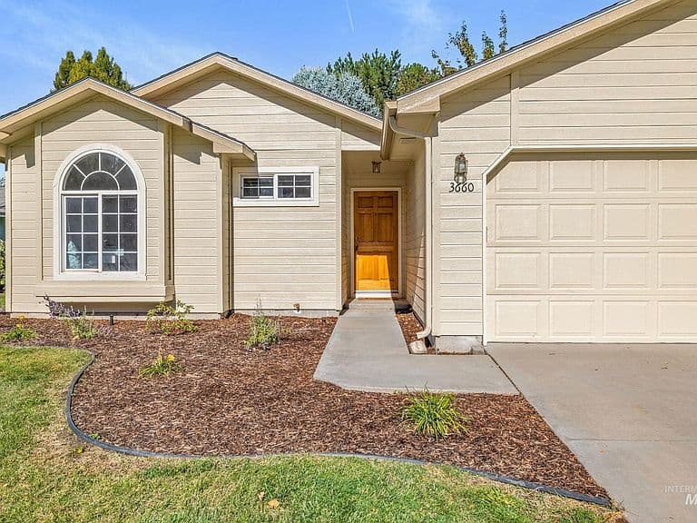 3660 E Eastgate Dr photo 2