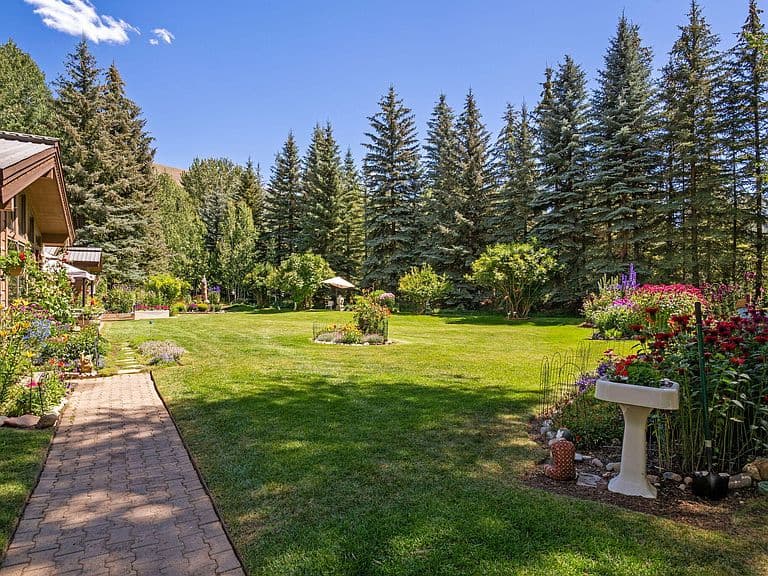 133 Canyon Dr photo 2