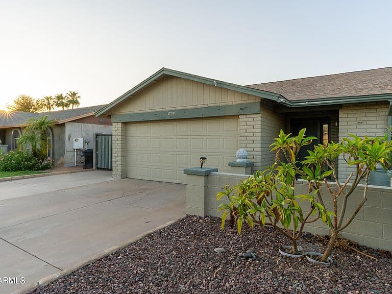 1730 E IMPALA Avenue photo 2