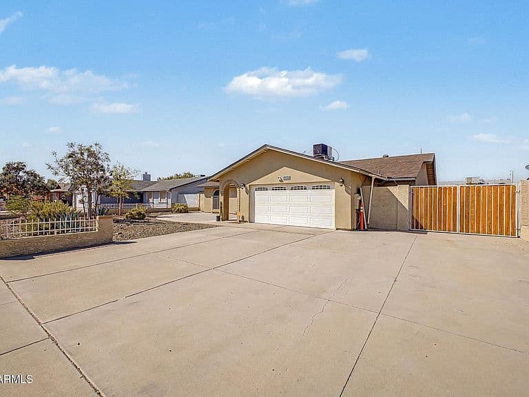 7208 W SUNNYSLOPE Lane photo 3