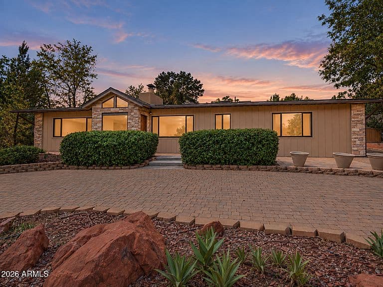 55 THUNDERBIRD Drive photo 1