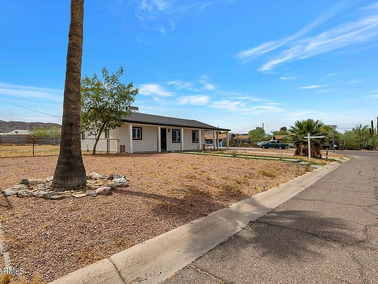 219 W PASEO Way photo 2