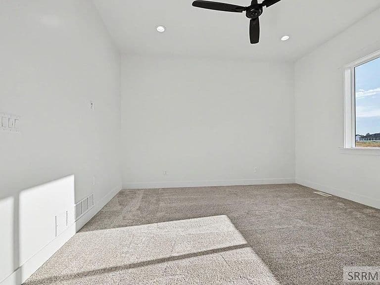 6939 Bronson Dr photo 4