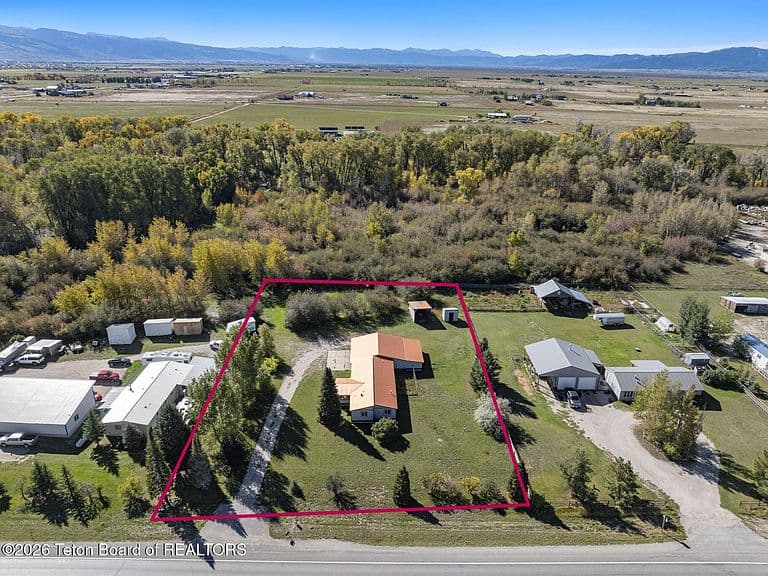 861 W Highway 33 photo 3