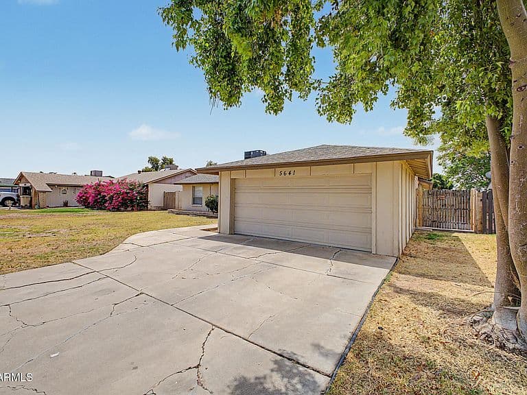 5641 W VOGEL Avenue photo 2