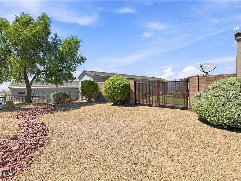3267 Esmerelda Dr photo 5
