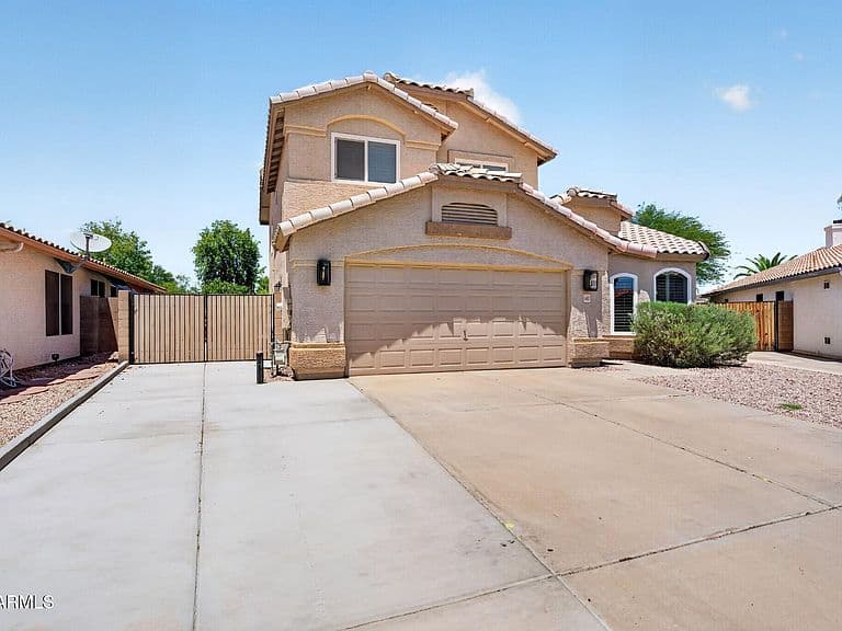 1482 E CENTURY Avenue photo 2