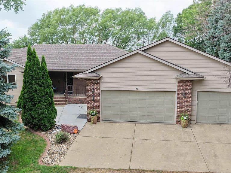 25569 470th Ave photo 1