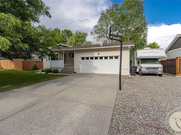 2121 Green Valley Dr photo 2