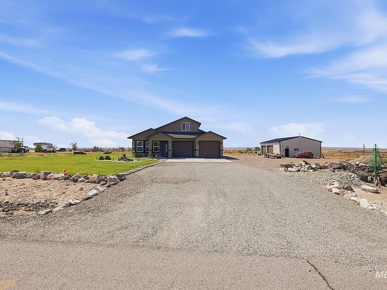178 Syringa Loop photo 2