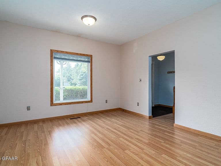323 4th St photo 5