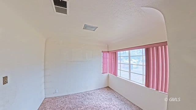 1034 W Live Oak St photo 5