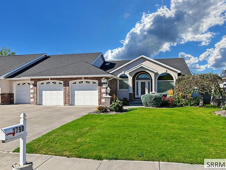 1790 Cabellaro Dr photo 1