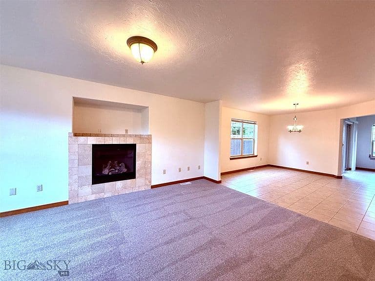 4662 Glenwood Dr photo 2