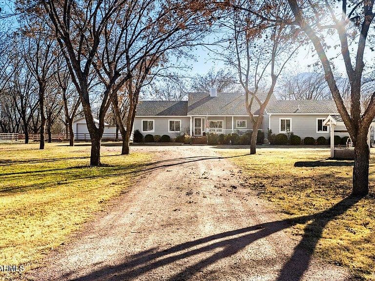 327 E QUARTERHORSE Lane E photo 3