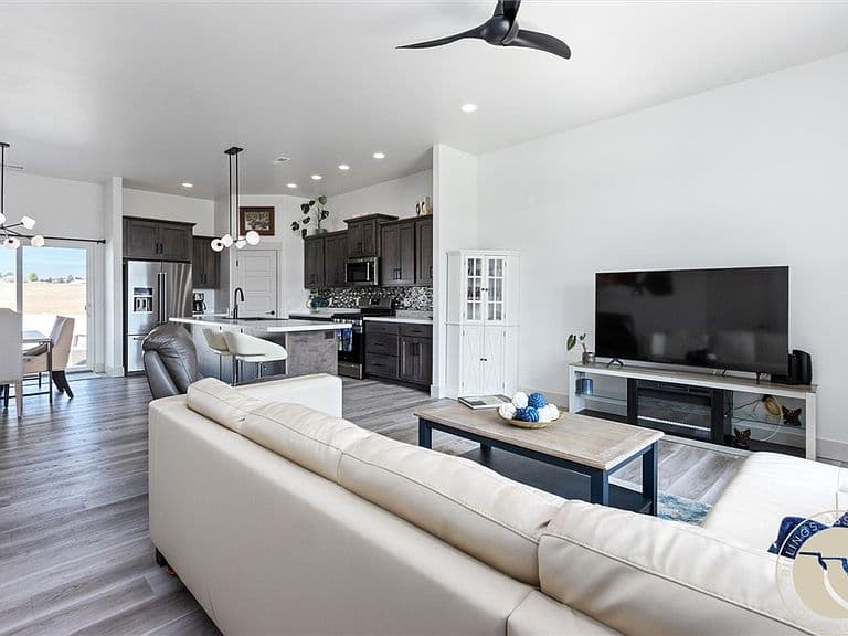 2040 Gleneagles Blvd photo 4