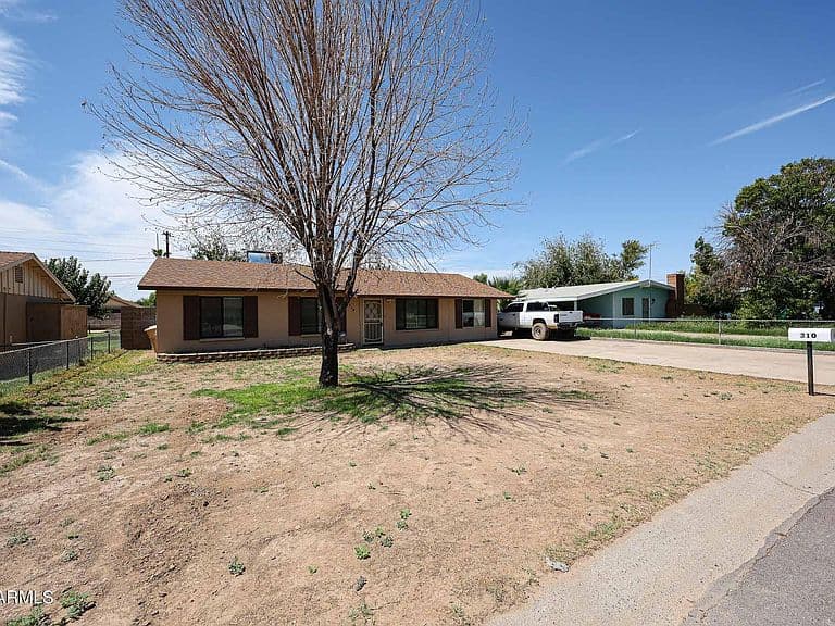 310 5TH Avenue W photo 1