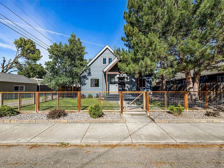 2125 Queen St photo 2
