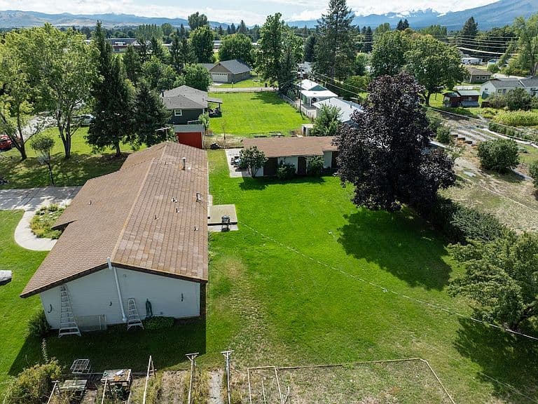 161 Conrad Ave photo 4