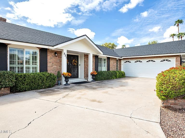 521 W WAKONDA Lane photo 3