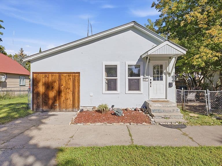 537 2nd St W photo 1