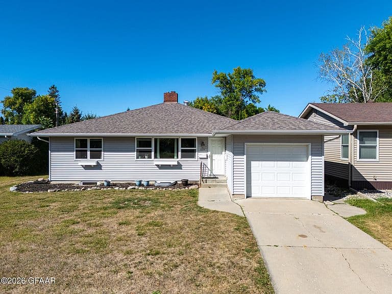 219 2nd Ave N photo 1