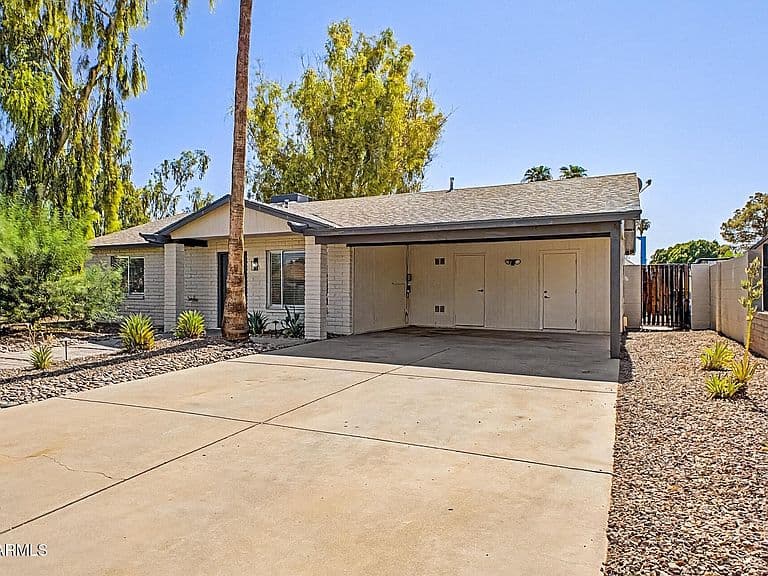 5813 S COLLEGE Avenue photo 3