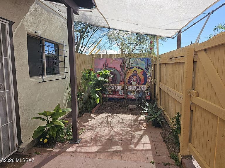 2525 S 8th Ave photo 3