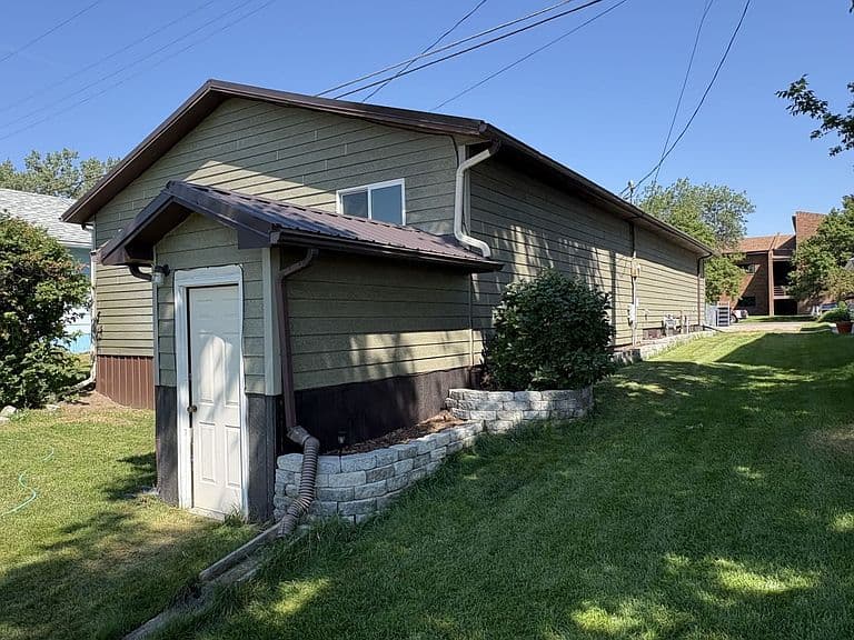 1005 Woodbury St photo 4