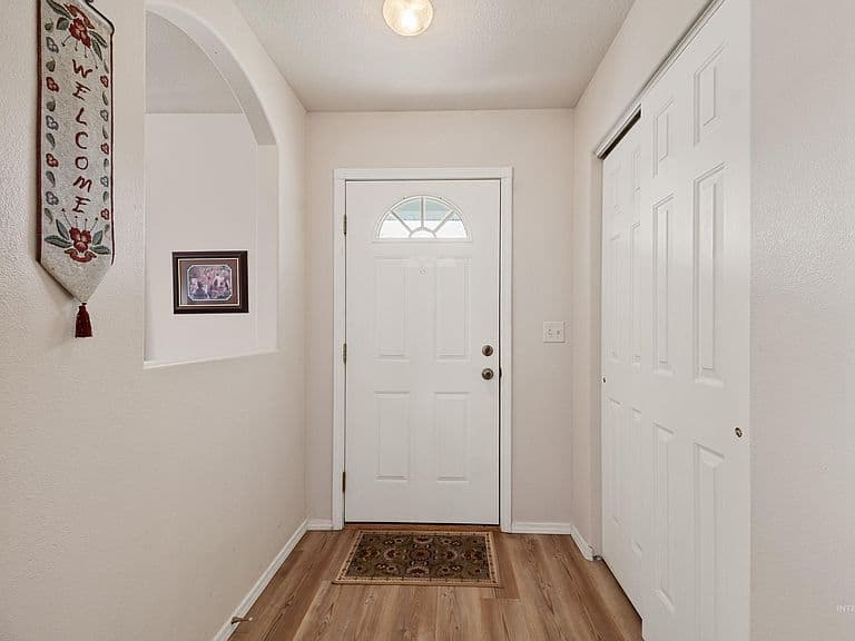 551 Magnolia Ave photo 4