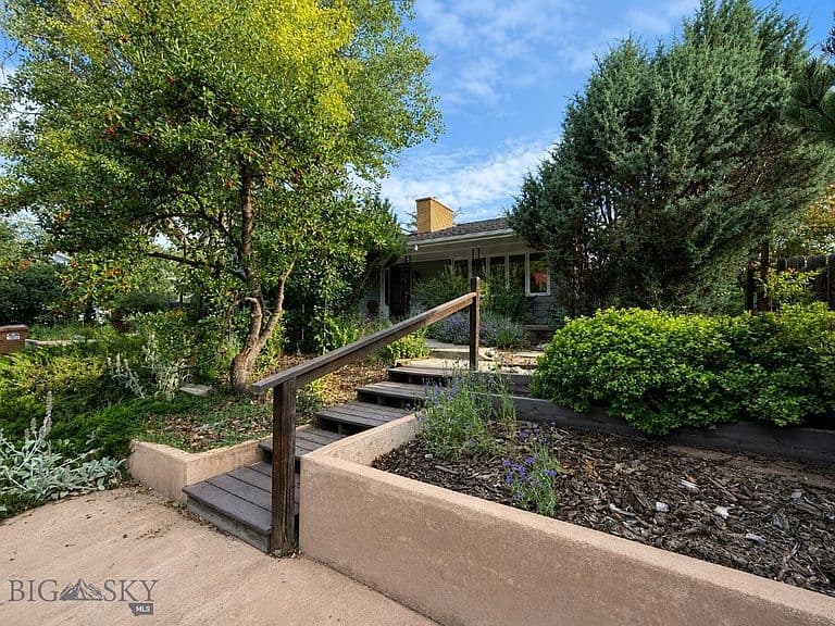 1211 S Black Ave photo 2