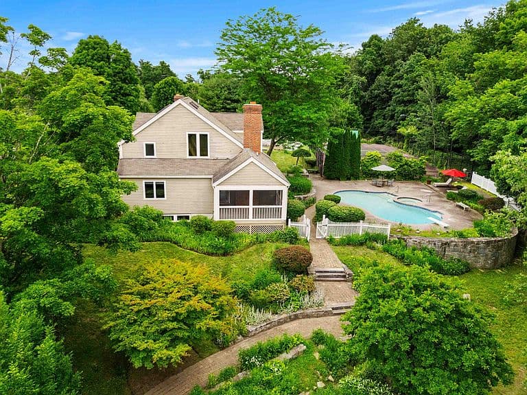 98 Dow Road photo 4