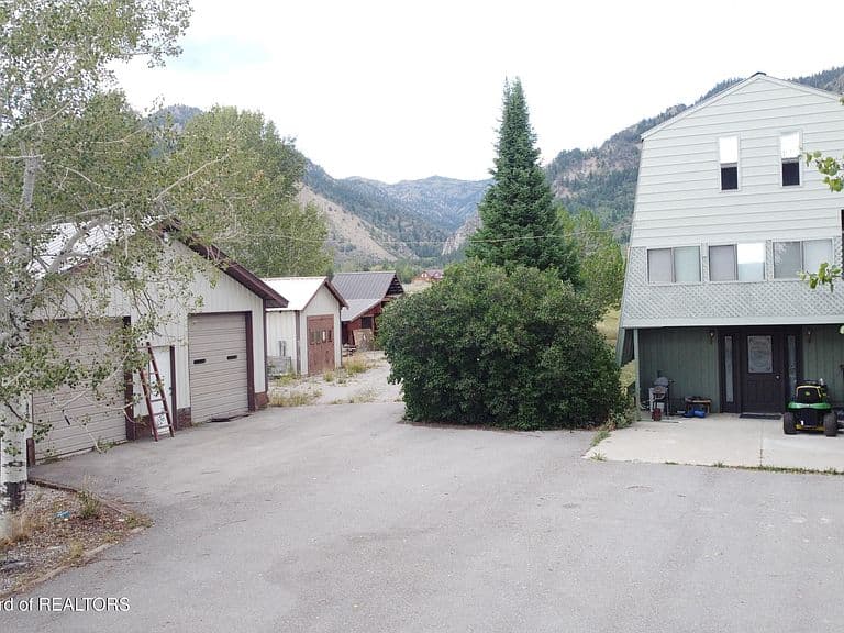 127 Cottonwood Ct photo 1