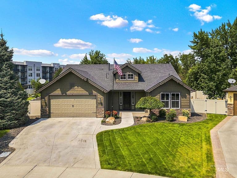 3640 E Granger Dr photo 1